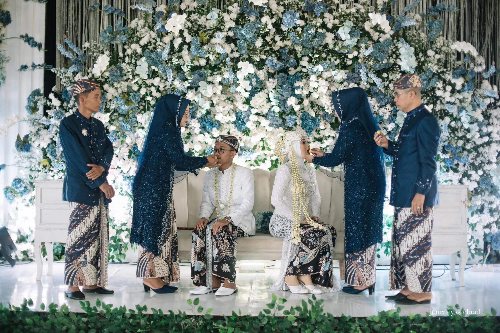 Senyum Setelah Prosesi