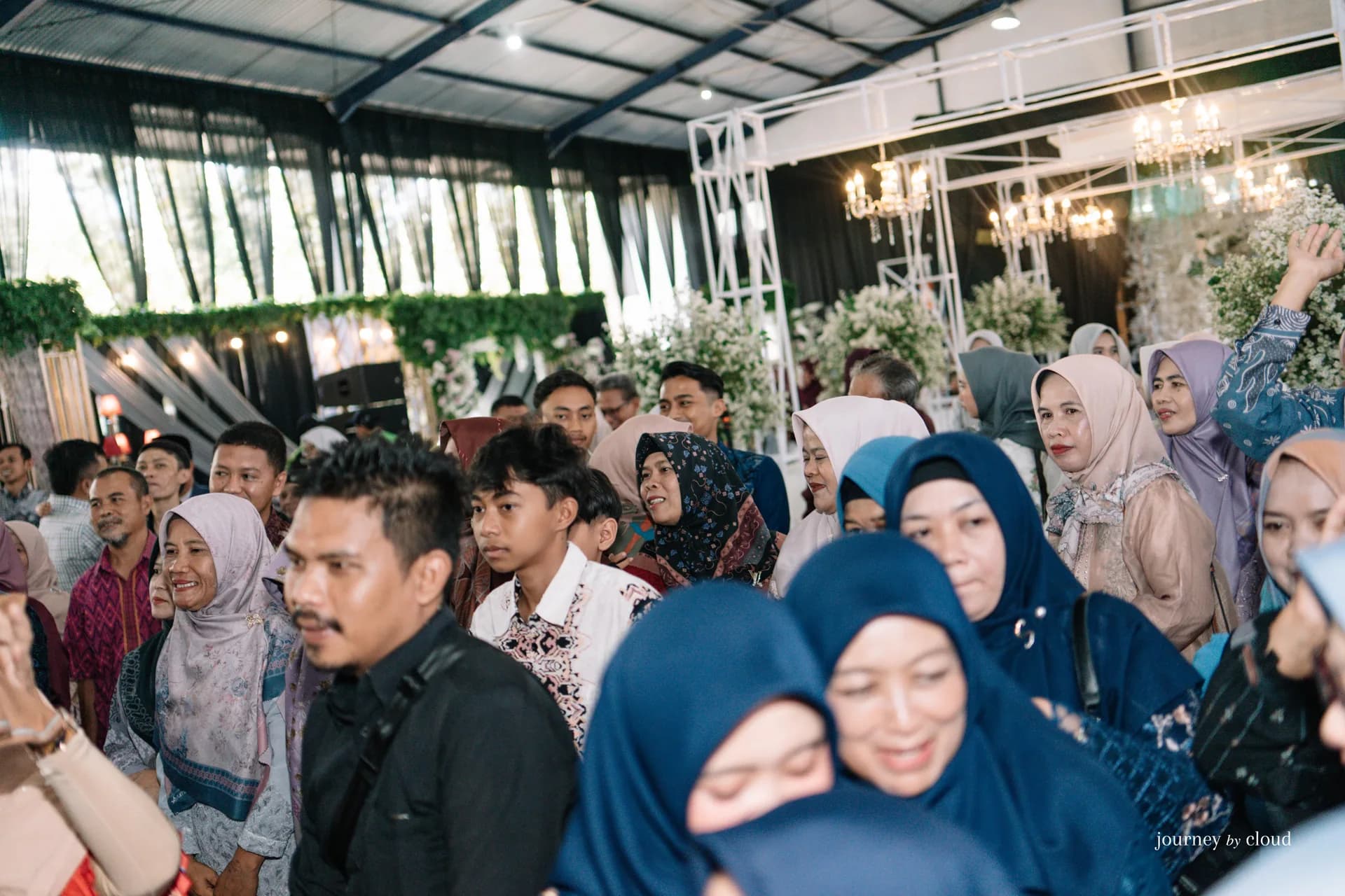 Tamu di Hari Bahagia